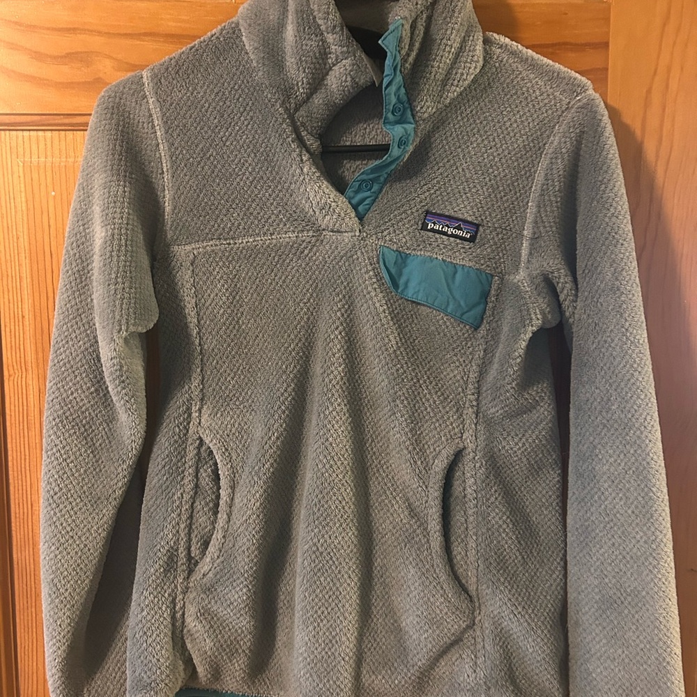 Patagonia Women's Sweater in Gray with Teal Highlights
